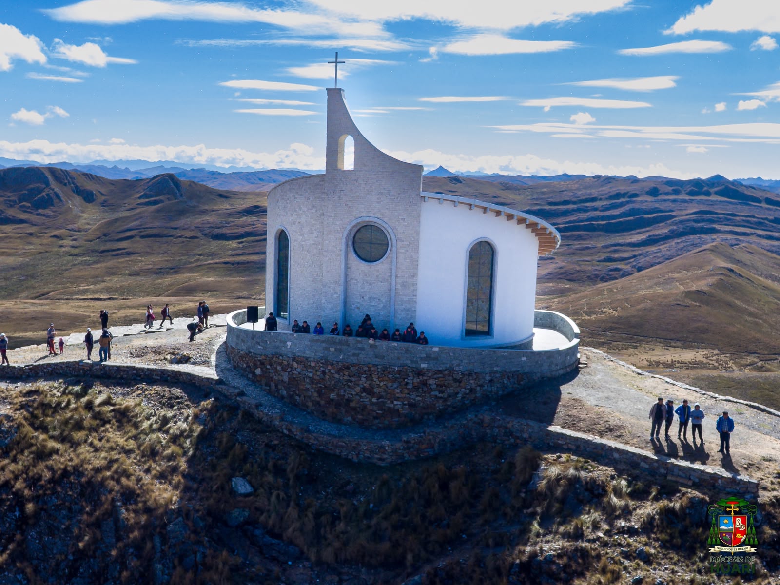 BENDICEN EN HUACHUCOCHA LA CAPILLA SANTA MARÍA MADRE DE DIOS, EDIFICADA EN MEMORIA DEL PADRE HUGO DE CENSI
