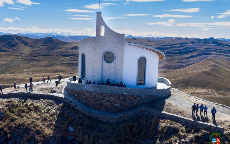 BENDICEN EN HUACHUCOCHA LA CAPILLA SANTA MARÍA MADRE DE DIOS, EDIFICADA EN MEMORIA DEL PADRE HUGO DE CENSI