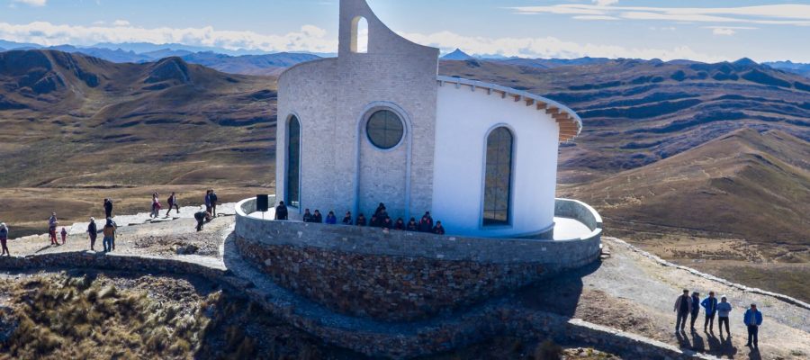 BENDICEN EN HUACHUCOCHA LA CAPILLA SANTA MARÍA MADRE DE DIOS, EDIFICADA EN MEMORIA DEL PADRE HUGO DE CENSI