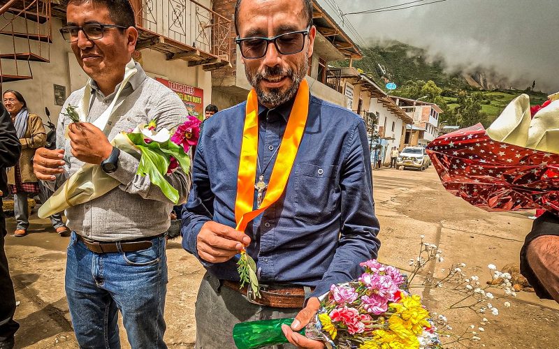 MONSEÑOR GIORGIO BARBETTA PRESENTÓ AL NUEVO PÁRROCO DE LA PARROQUIA “VIRGEN MARÍA DE LA NATIVIDAD” EN QUICHES
