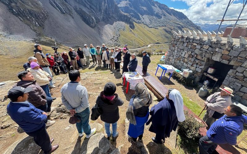 SE REALIZÓ LA BENDICIÓN DE LA NUEVA CRUZ DEL CRISTO REDENTOR DE CAHUISH