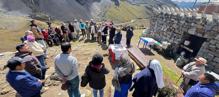 SE REALIZÓ LA BENDICIÓN DE LA NUEVA CRUZ DEL CRISTO REDENTOR DE CAHUISH