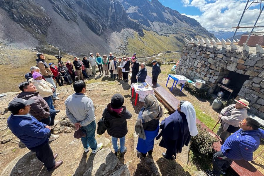 SE REALIZÓ LA BENDICIÓN DE LA NUEVA CRUZ DEL CRISTO REDENTOR DE CAHUISH